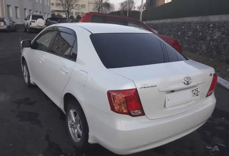 Заднее Стекло от Toyota Axio
